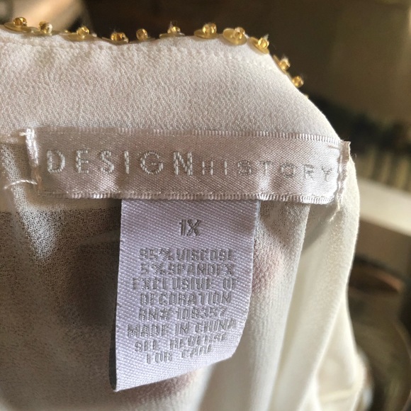 Sleeveless Blouse - Picture 8 of 8